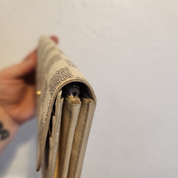 💯 Authentic Damier Azur Wallet - Picture 4 of 14